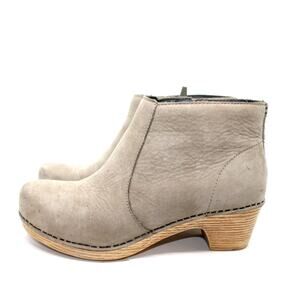 Dansko Taupe Suede 'Maria' Ankle Boots sz 36 EU 6 US